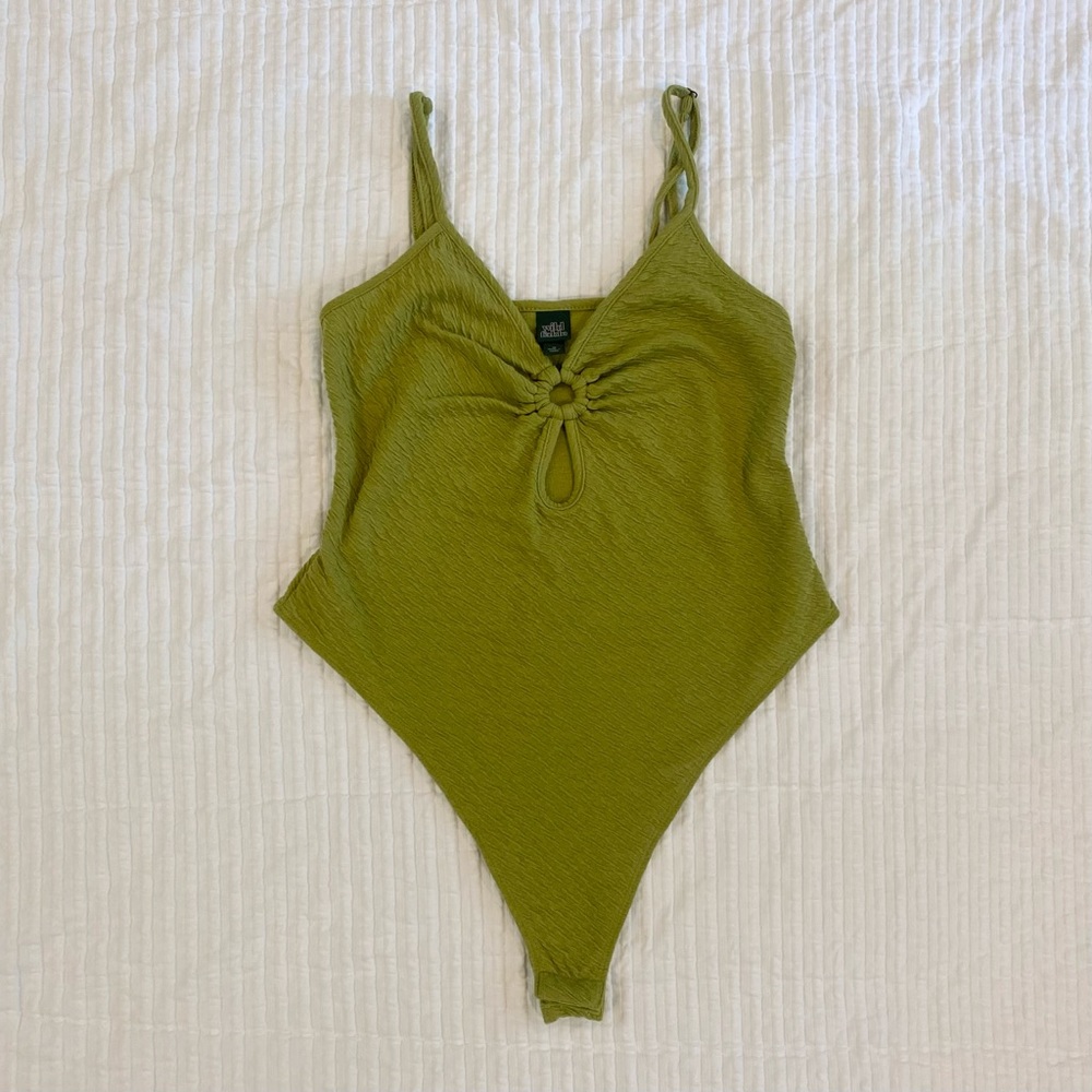 Wild Fable Green Bodysuit Spaghetti Strap V Cut  Ruffle Pattern Womens Medium
